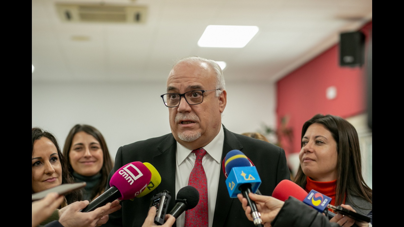 Comparecencia de Julián Nieva junto a la Consejera de Bienestar Social