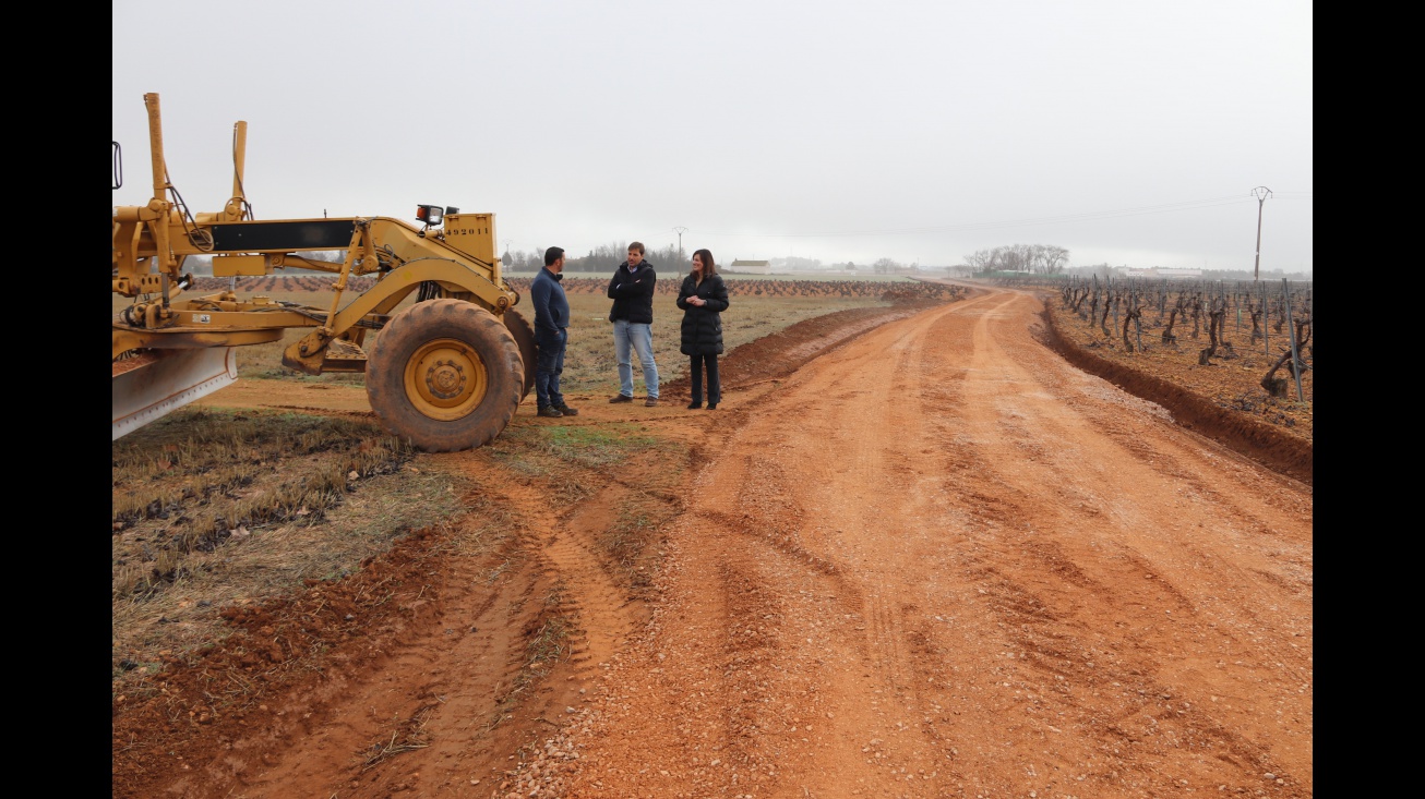La concejala de Obras y el Jefe del Servicio Técnico han visitado las obras de mejora del camino de Pepe Ola