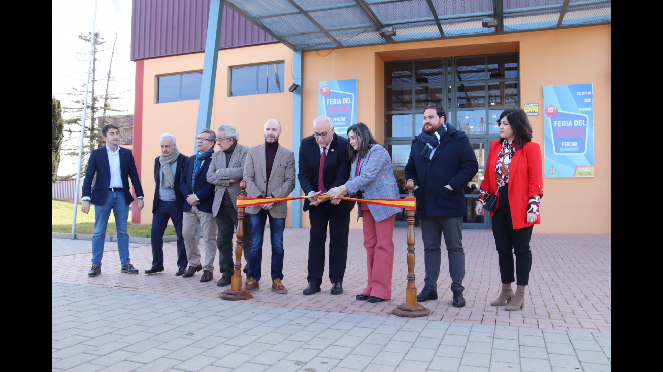 Corte de cinta inaugural de la 15 Feria del Stock
