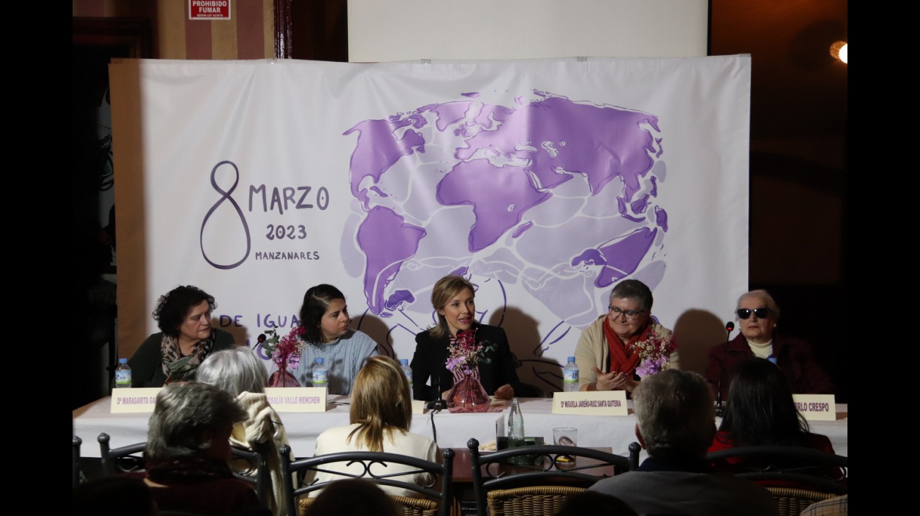 Mesa redonda mujeres mayores e igualdad