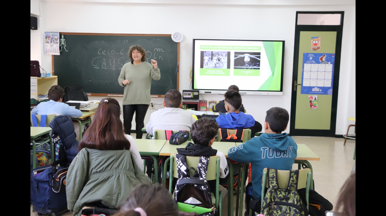 Marisol Camuñas durante un taller de igualdad en el colegio Tierno Galván
