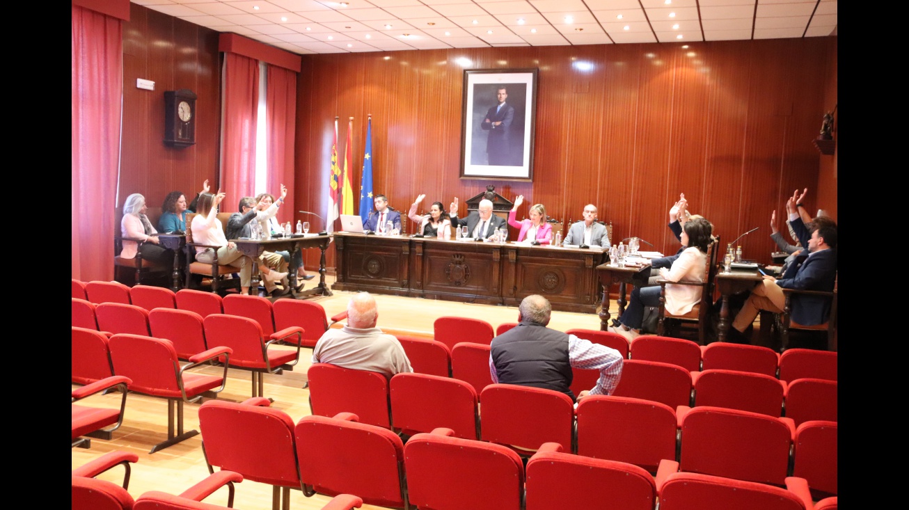 PSOE y PP votan a favor de estos contratos de patrocinio de promotores fotovoltaicos