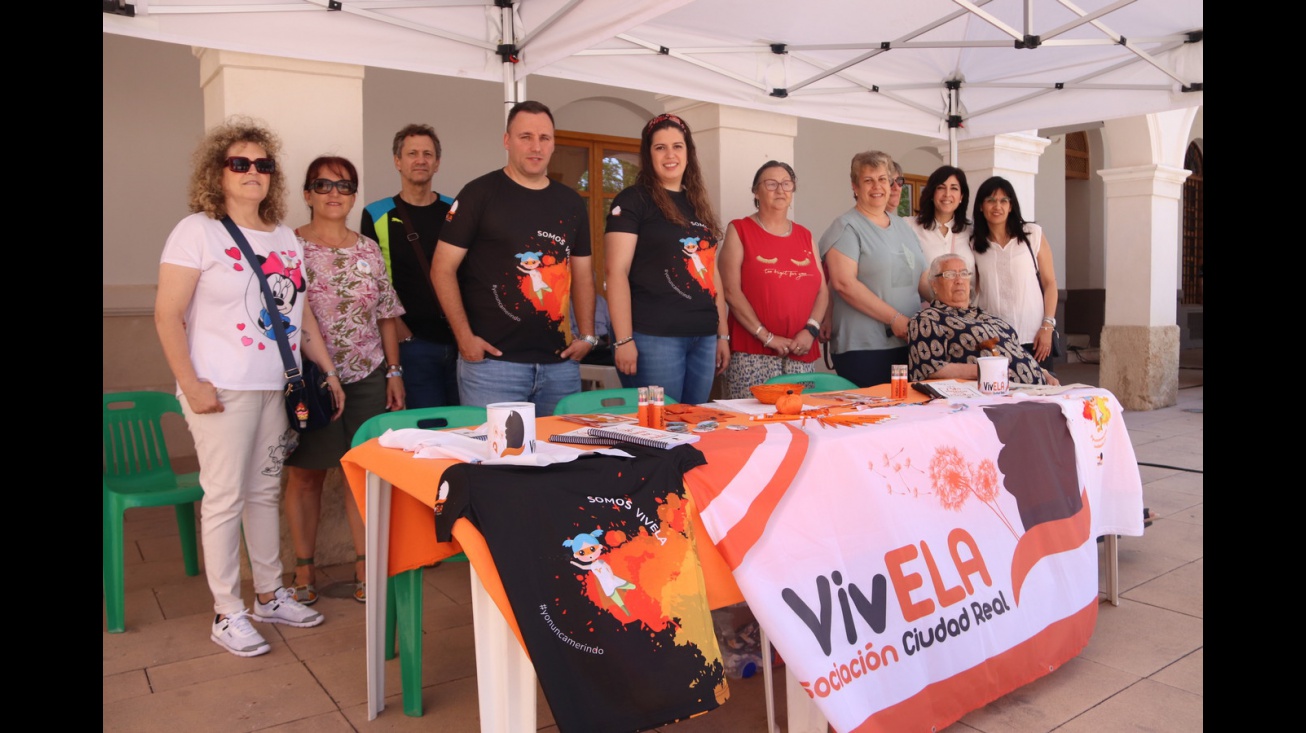La asociación 'VivELA' ha visibilizado esta enfermedad en Manzanares con una mesa informativa, un manifiesto y dos charlas