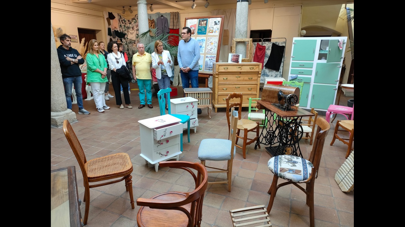 Inauguración de la primera exposición en la Casa de Cultura