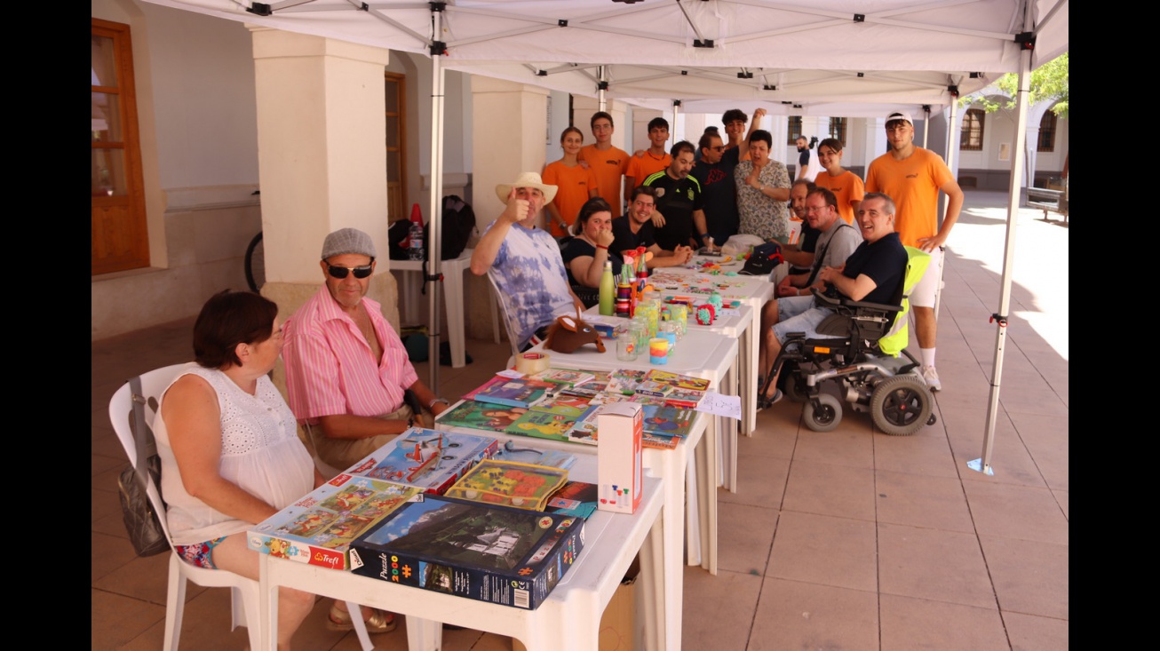 Mercadillo solidario del programa 'Ocio Verano 2023'