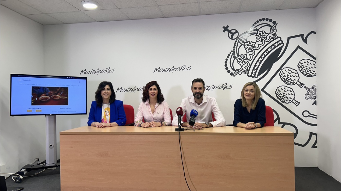 Gemma de la Fuente, Teresa Muñoz, Jesús Romero y Gloria Patón en la presentación de la web de Turismo