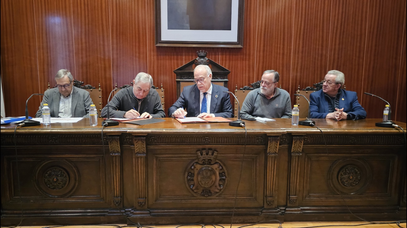 Firma del convenio para completar la restauración del templo parroquial