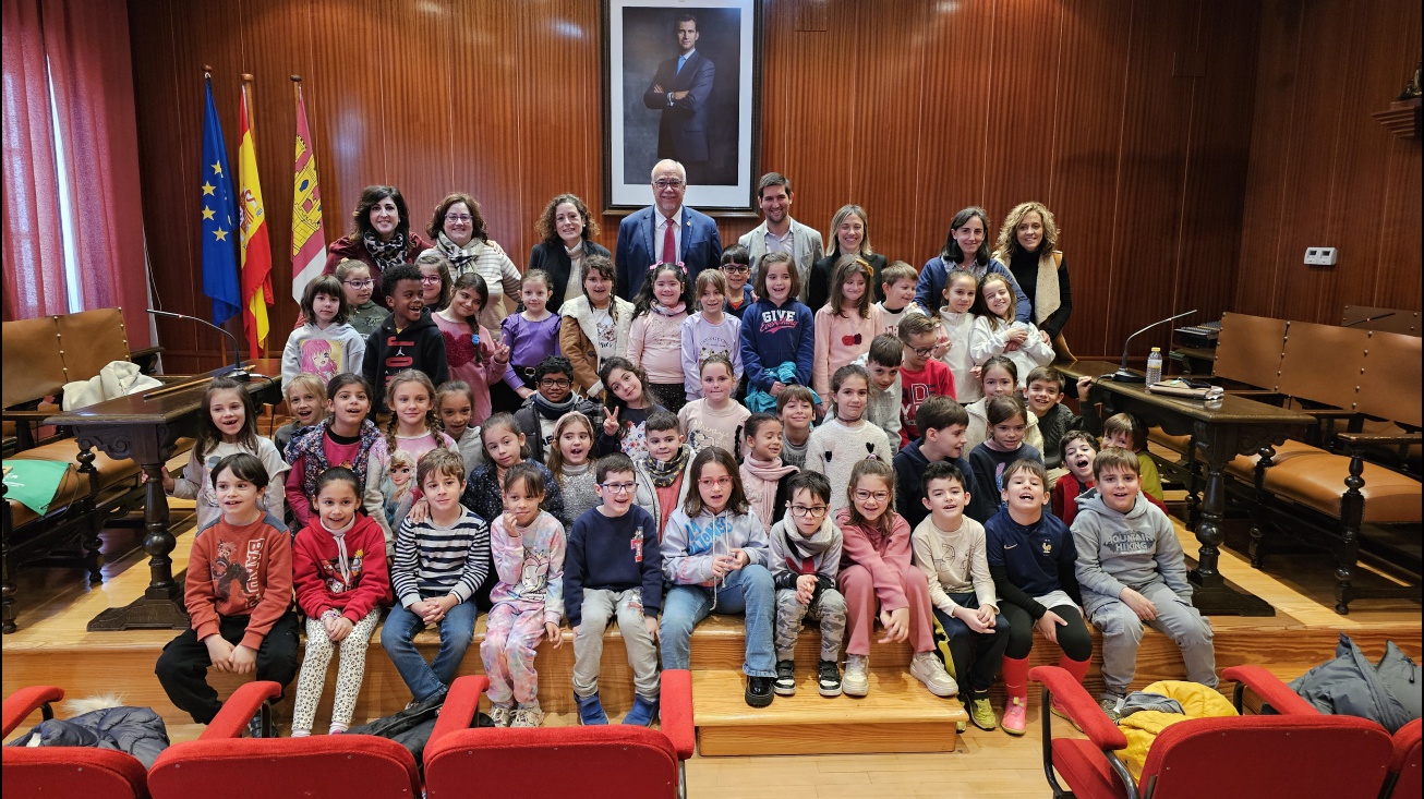 Foto conjunta con alumnado y profesoras