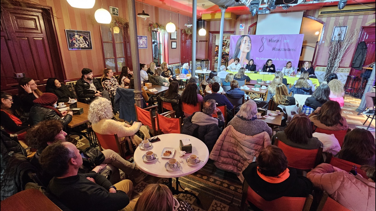 El público llenó La Bota de Oro en la mesa redonda de mujeres empresarias