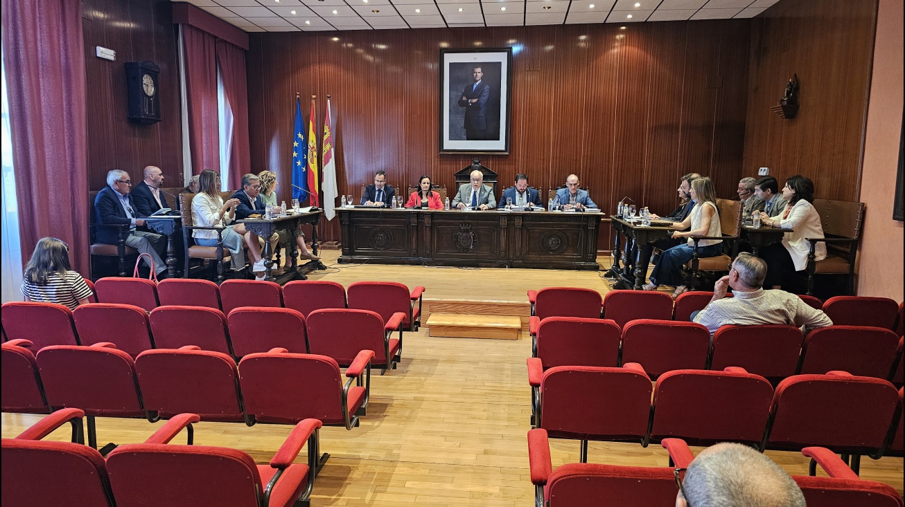 Vista del salón de plenos durante la sesión de mayo