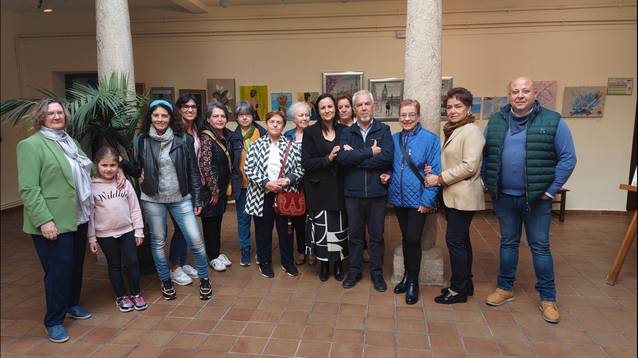 Exposición del taller de pintura de mayores de Cruz Roja Manzanares 2024