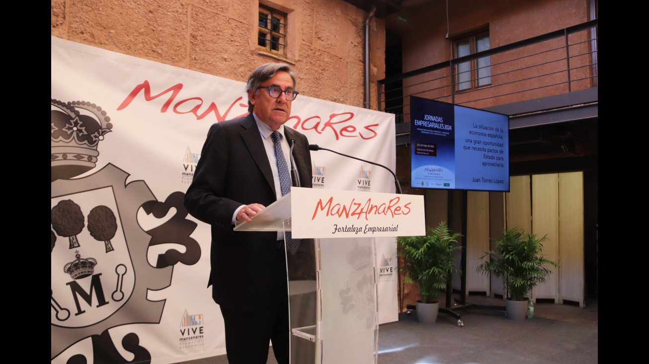 Conferencia del catedrático Torres López en las Jornadas Empresariales 2024