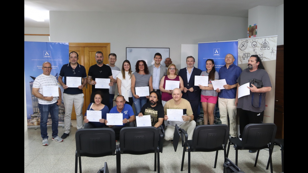 Entrega de diplomas de la formación 'Operaciones Industriales de manipulación de aluminios'