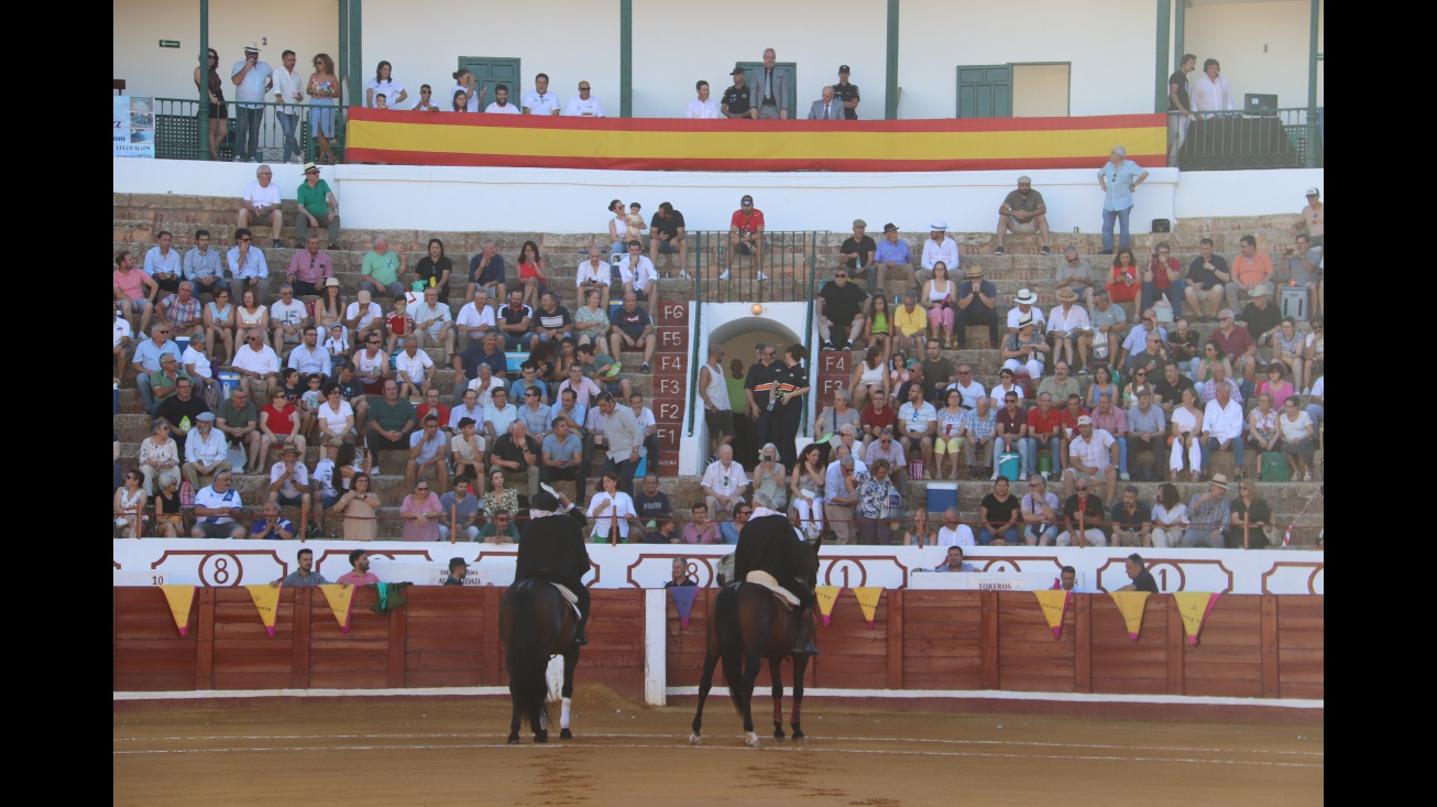 Saludo de los alguacilillos en la corrida de feria de 2023