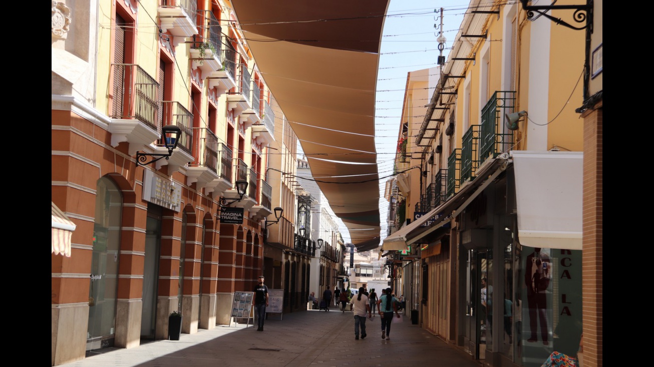 Renovación de toldos en la calle Empedrada