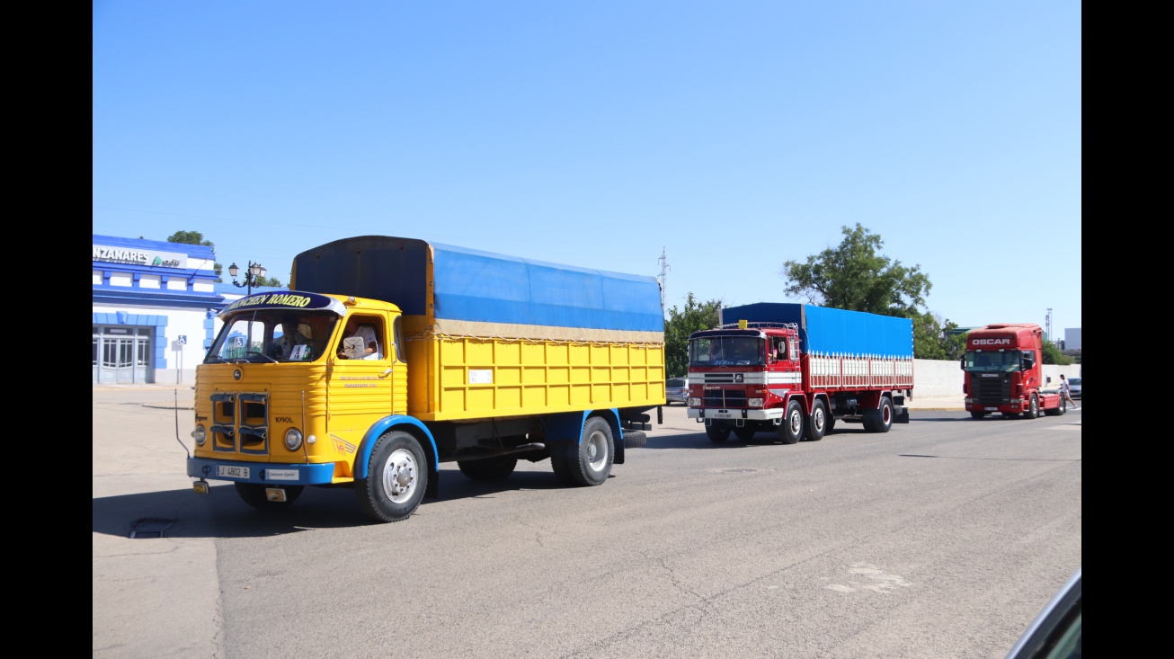 Dos Pegaso clásicos en la procesión de San Cristóbal 2024