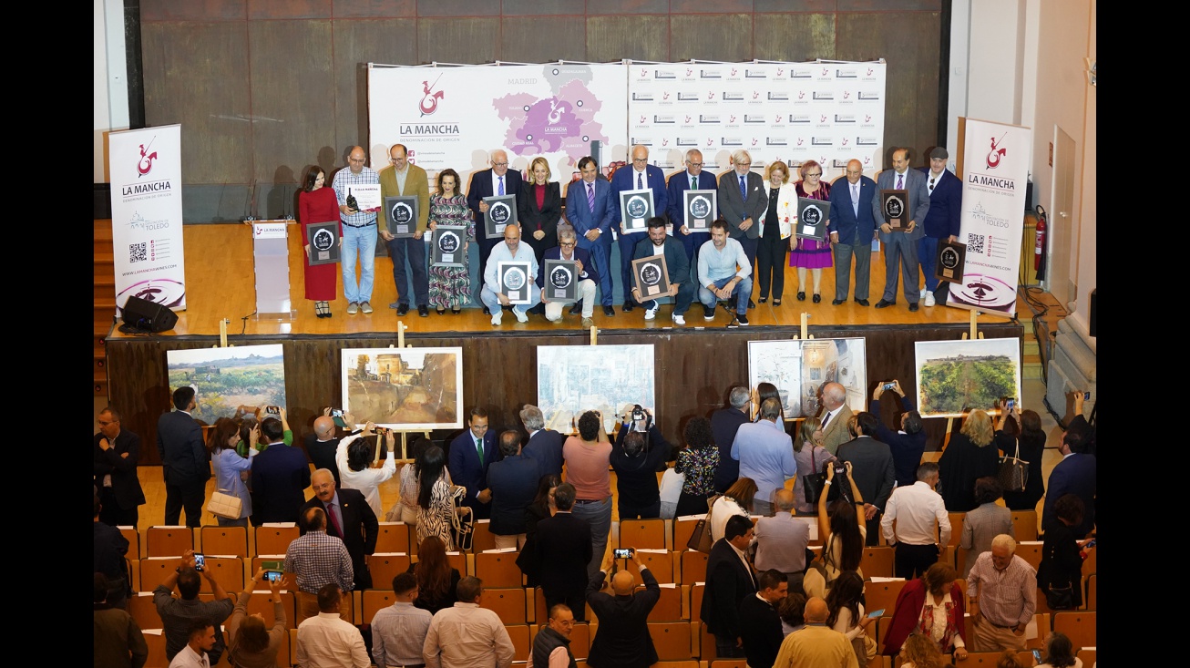 Foto de todos los galardonados por el CRDO La Mancha