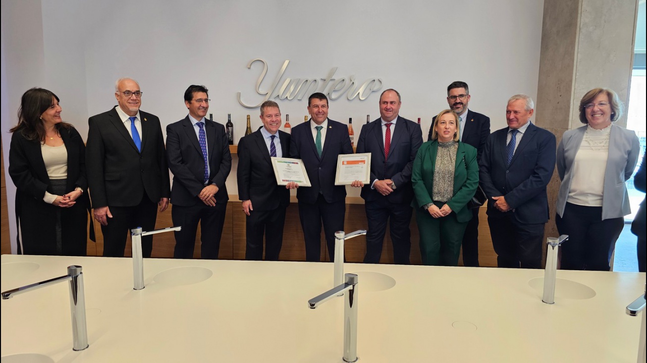 Entrega de los certificados de calidad a Bodegas Yuntero