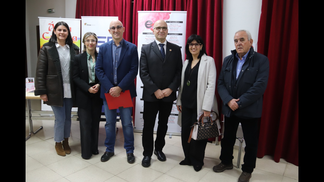 A la conferencia de JAL asistieron las concejalas del equipo de gobierno, Laura Carrillo y Paqui de la Cruz; el edil no adscrito, José María Molina-Prados; y la diputada provincial Begoña Martín