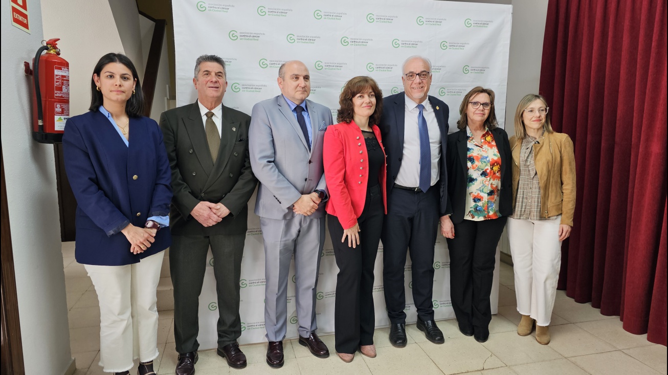 Organizadores y autoridades junto al alcalde de Manzanares