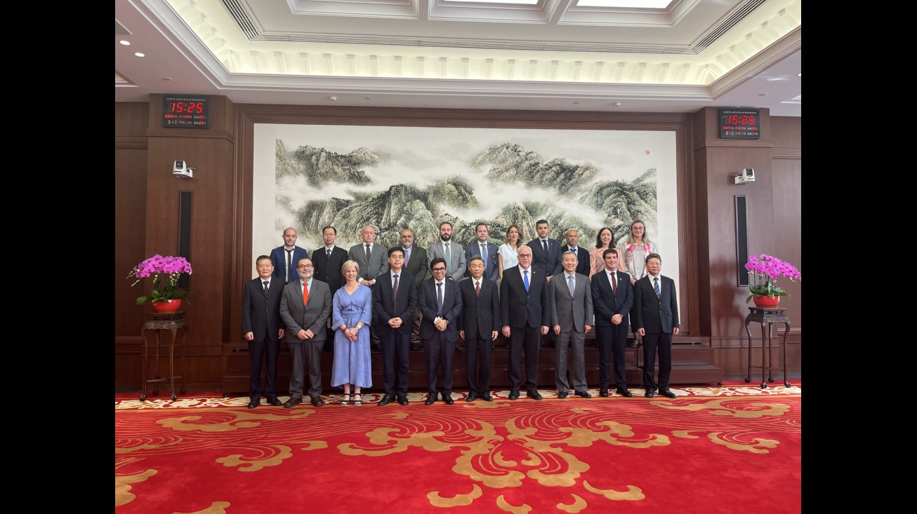 Recepción a la delegación española en el Ayuntamiento de Pekín