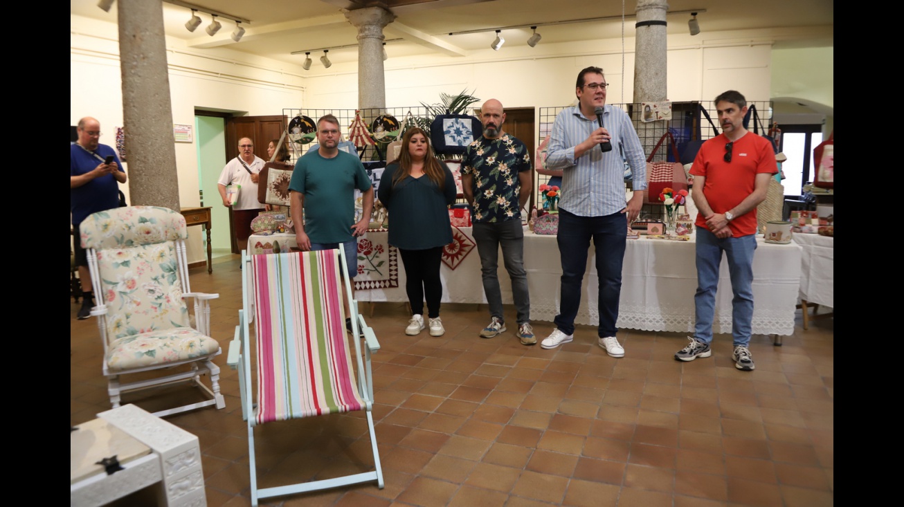 Exposición de Patchwork, Fotografía y Restauración de muebles (Universidad Popular 2024-25)