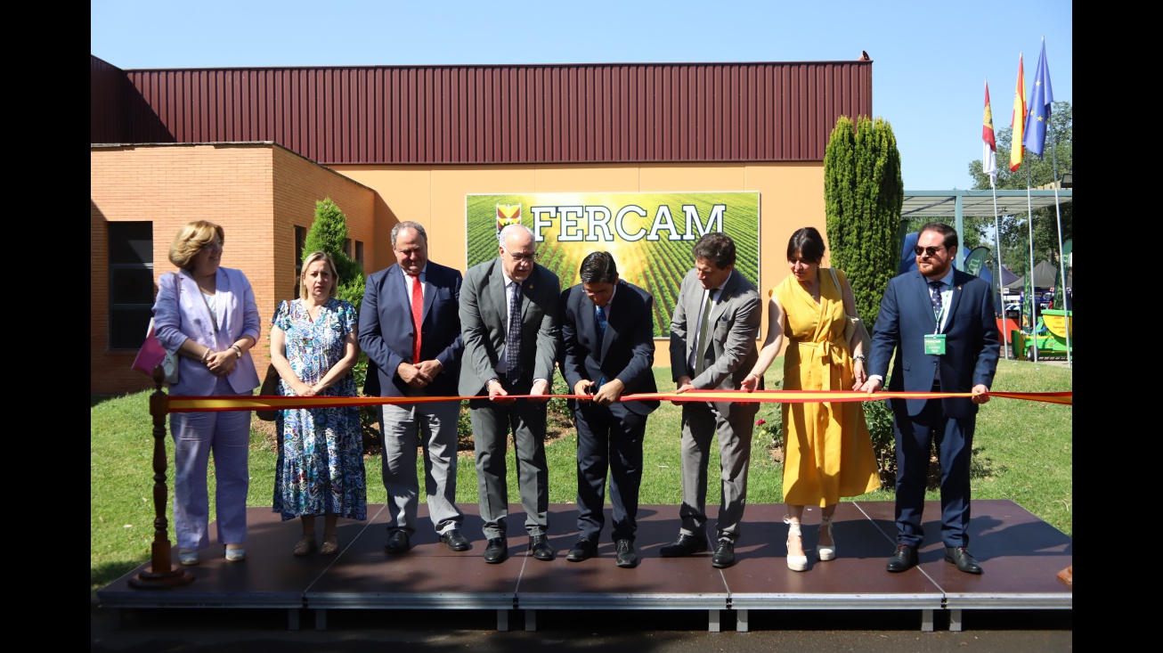 Corte de cinta inaugural Fercam 2025