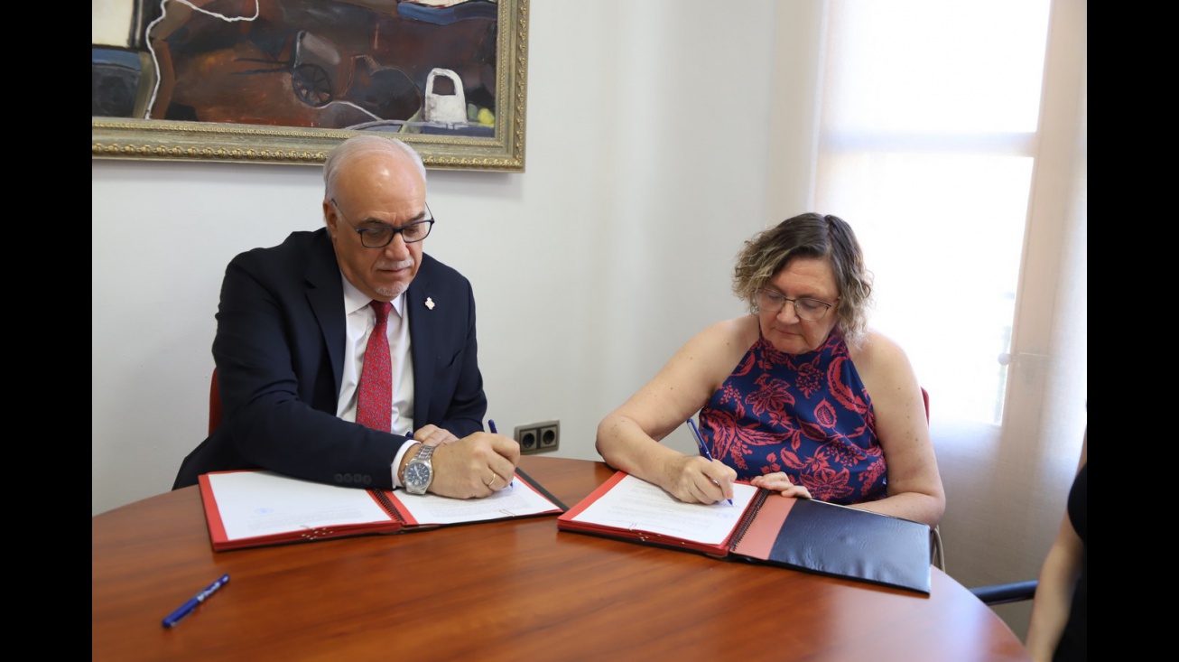 Firma convenio Ayuntamiento y Cruz Roja (julio 2025)