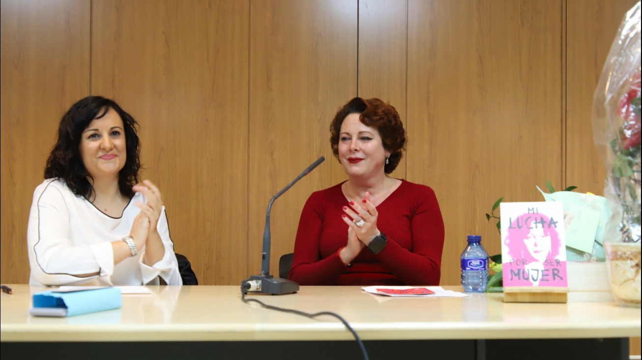 Presentación del libro 'Mi lucha por ser mujer' de Eva Cañas Presentación del libro 'Mi lucha por ser mujer' de Eva Cañas