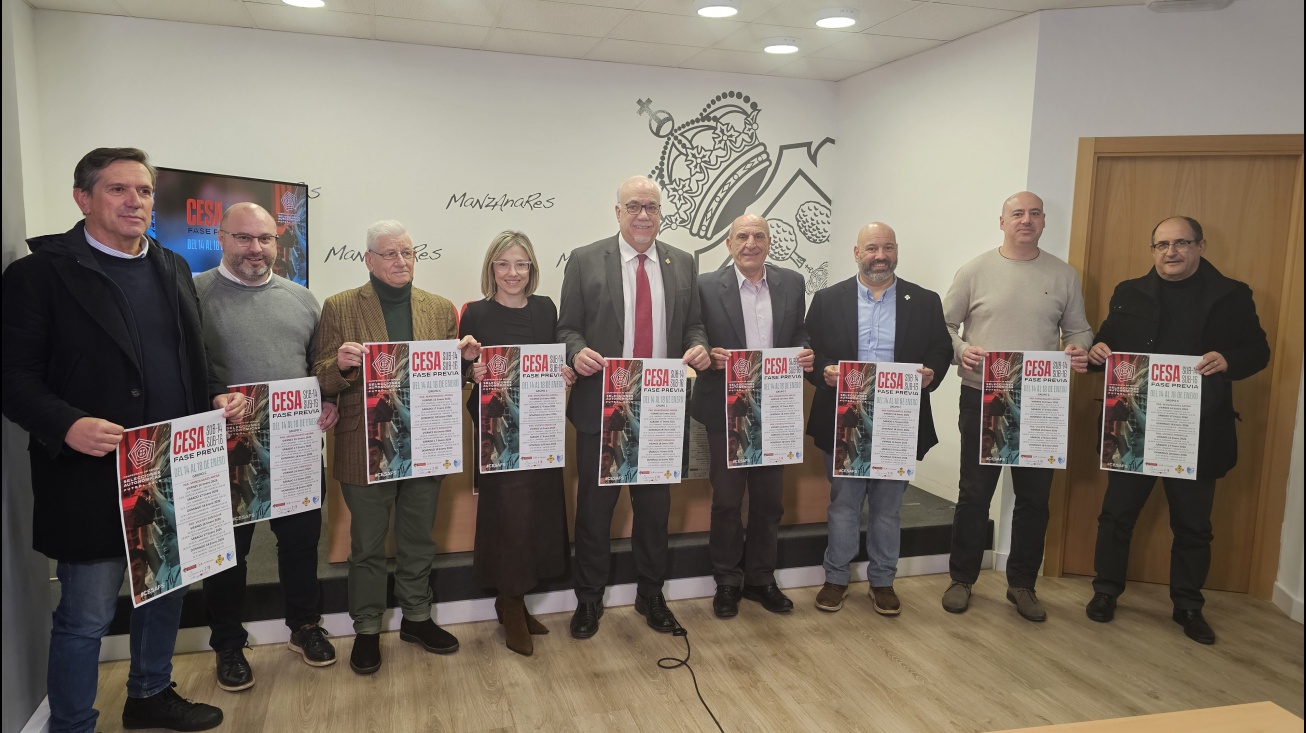 Miembros de la FFCM y de los ayuntamientos organizadores en la presentación del CESAMiembros de la FFCM y de los ayuntamientos organizadores en la presentación del CESA