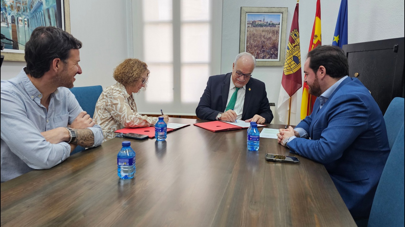 Firma convenio Ayuntamiento y Asociación Empresarial (mayo 2026)