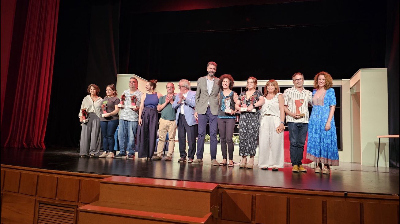 Foto conjunta de los premiados junto a miembros de Fetea y del Ayuntamiento de Manzanares