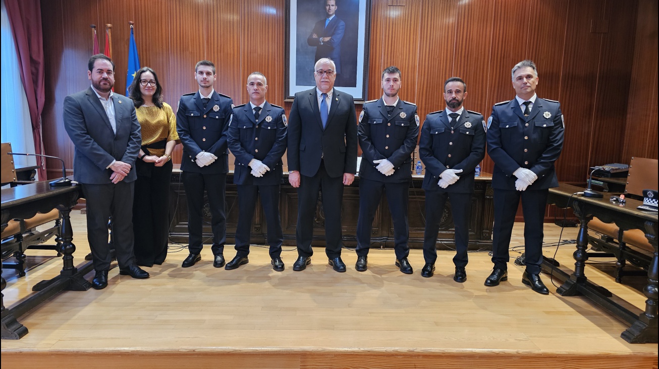 Nuevos agentes de la Policía Local tras su toma de posesión