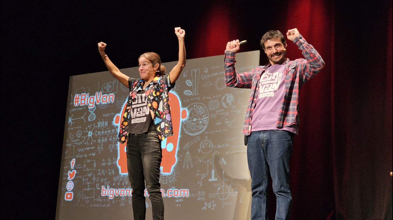 Protagonistas de Big Van Ciencia en la Casa de Cultura de Manzanares