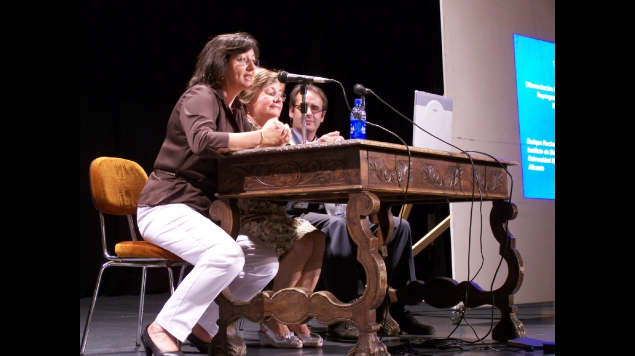 Pilar Sánchez Mulas junto a Juani Jurado y el Dr. Enrique Roche