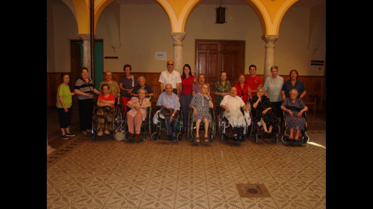 Los mayores en la visita