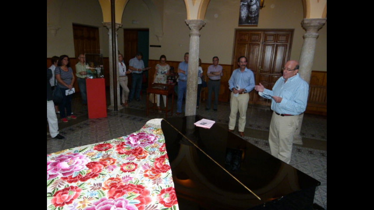 Intervención de Pipo Contreras durante la inauguración de la exposición