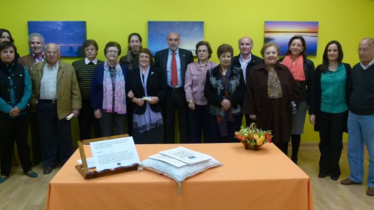 Nuevo Consejo de Mayores junto a las autoridades y personal del Centro