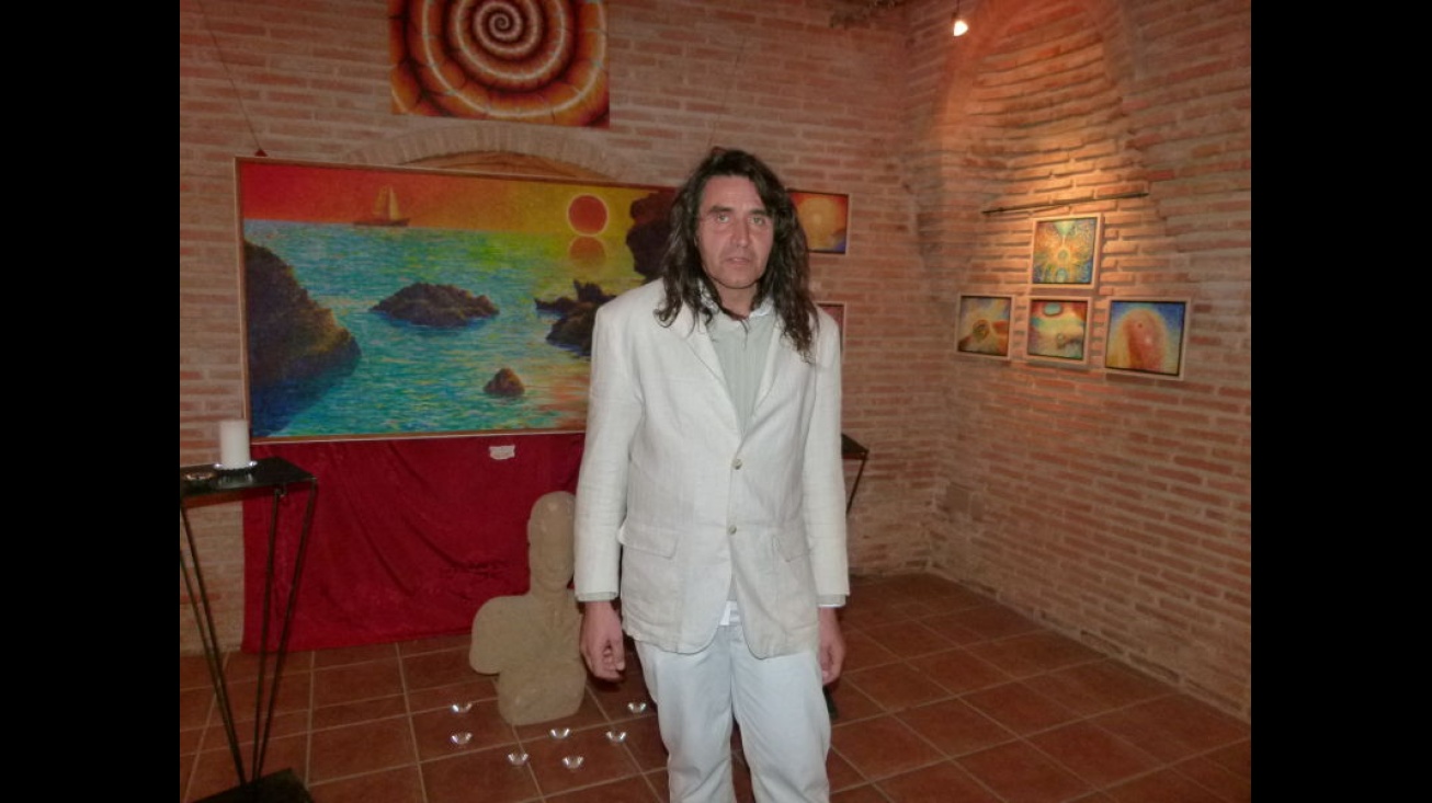 Juan Peña Corchado, ante su obra