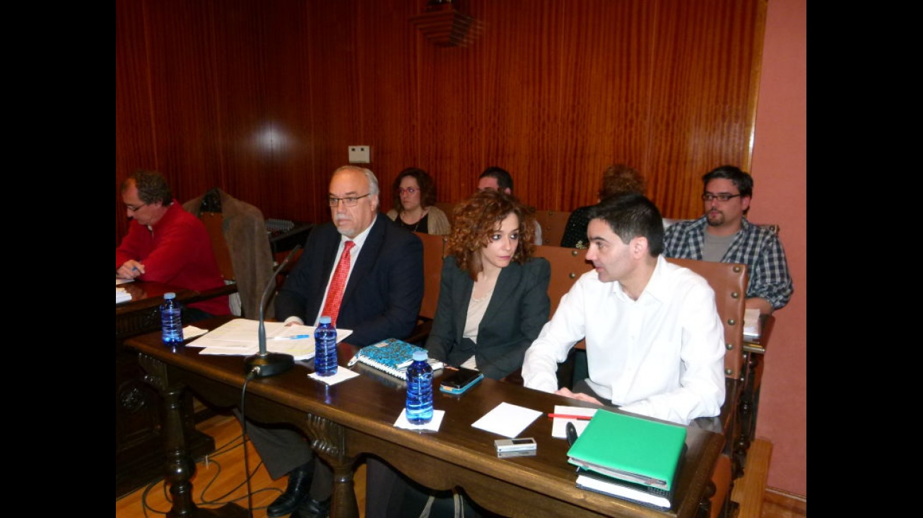 Los grupos de la oposición presentaron cinco mociones