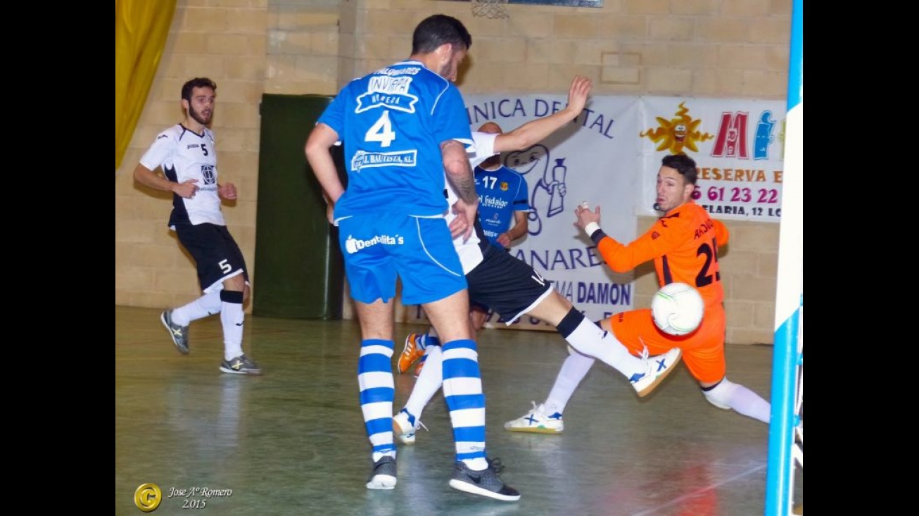 Jugada del Manzanares FS-Rivas de la pasada temporada, que acabó 1-7. Foto: José A. Romero