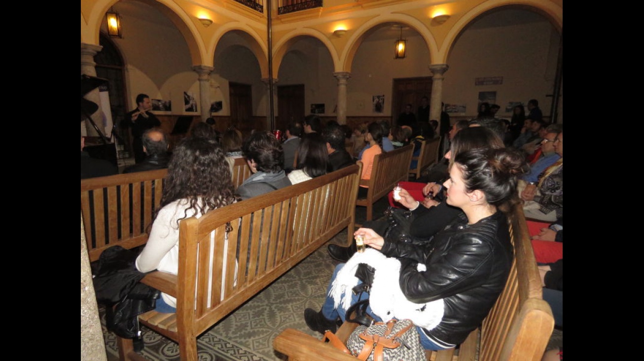 Vista del acto durante la actuación del grupo de profesores de la Escuela de Música