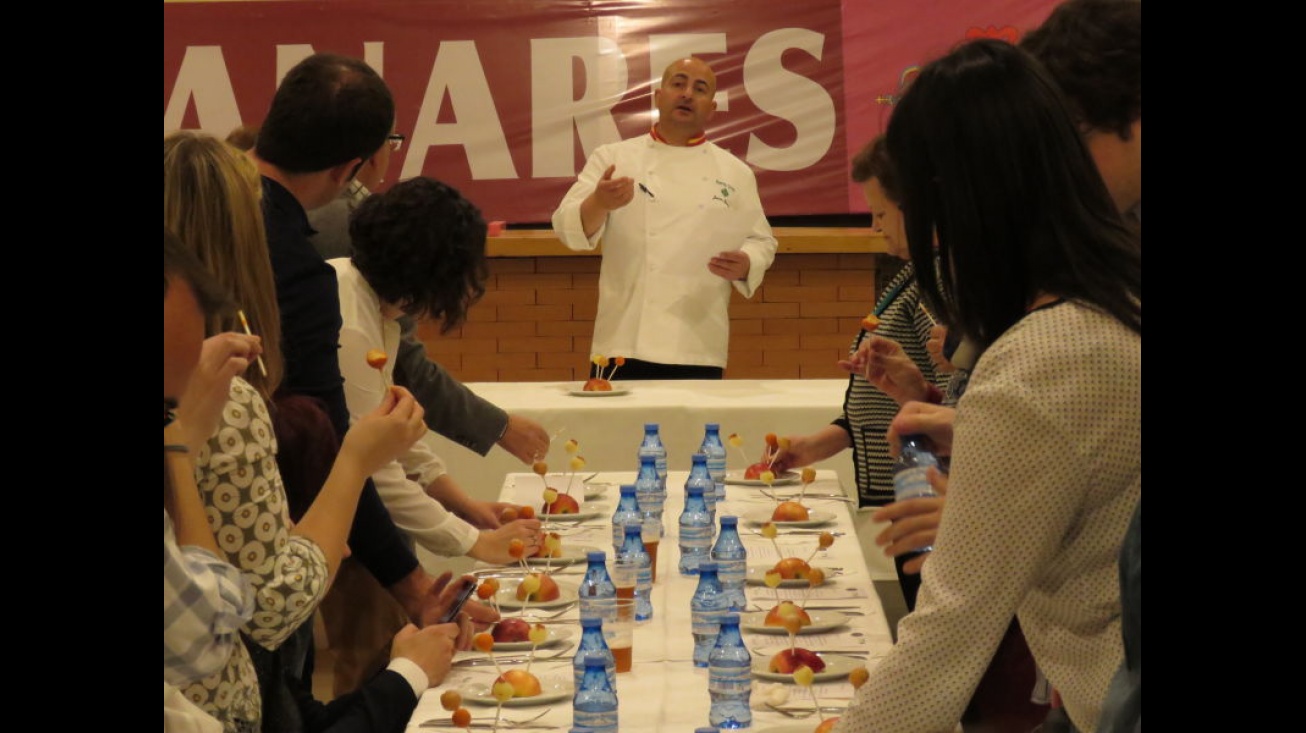 Momento del "show cooking" con visitantes de FERSAMA