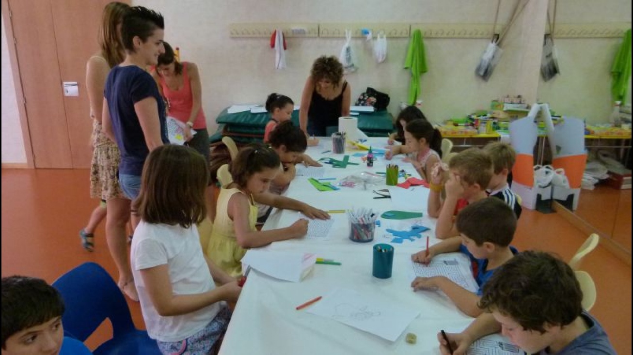 Visita de las concejalas al aula de 6 a 10 años