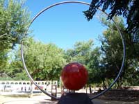 Monumento dedicado al Sol en el Paseo del Sistema Solar de Manzanares (C. Real)